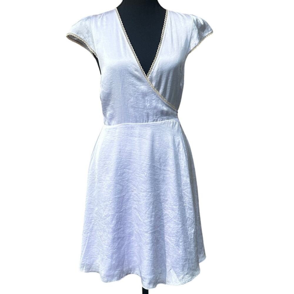 Wilfred Aritzia‎ lavender mademoiselle satin wrap dress, size Medium, coquette - Picture 4 of 6